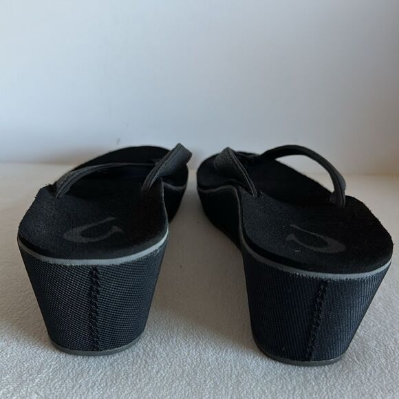 Olukai wedge flip flops- no wear and tear! Perfect Condition! - Picture 4 of 9